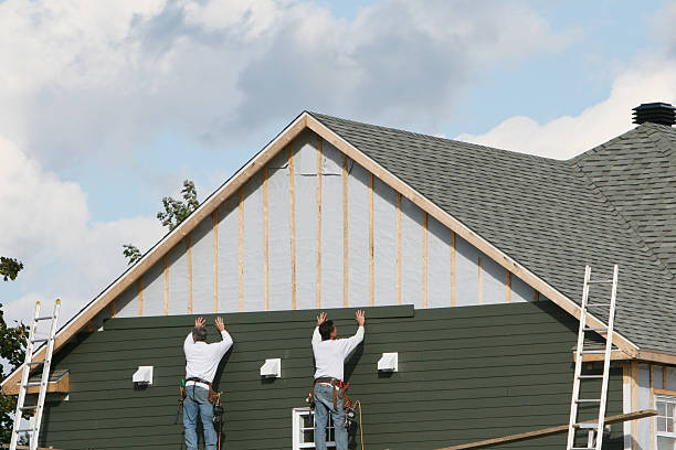 Professional Siding Replacement technician working in Wilmette, IL